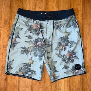 RVCA TRUNKS